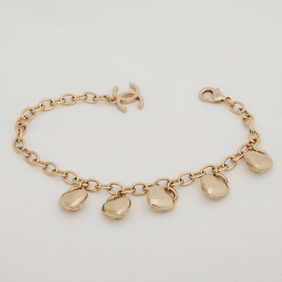 CHANEL LIGHT GOLD CC TURNLOCK MINI HEARTS BRACELET (2022) - Picture 2 of 6